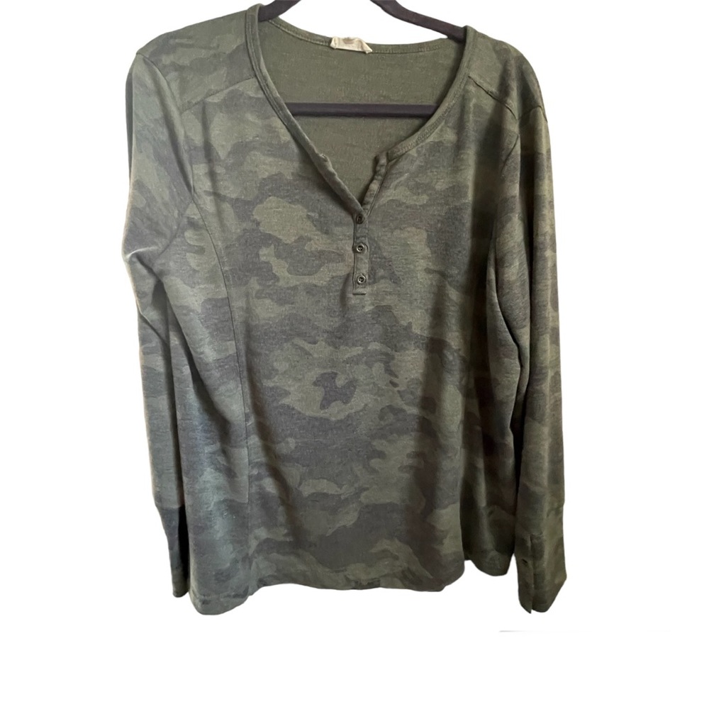Jane and Delancey Long Sleeve Camouflage Top - XL